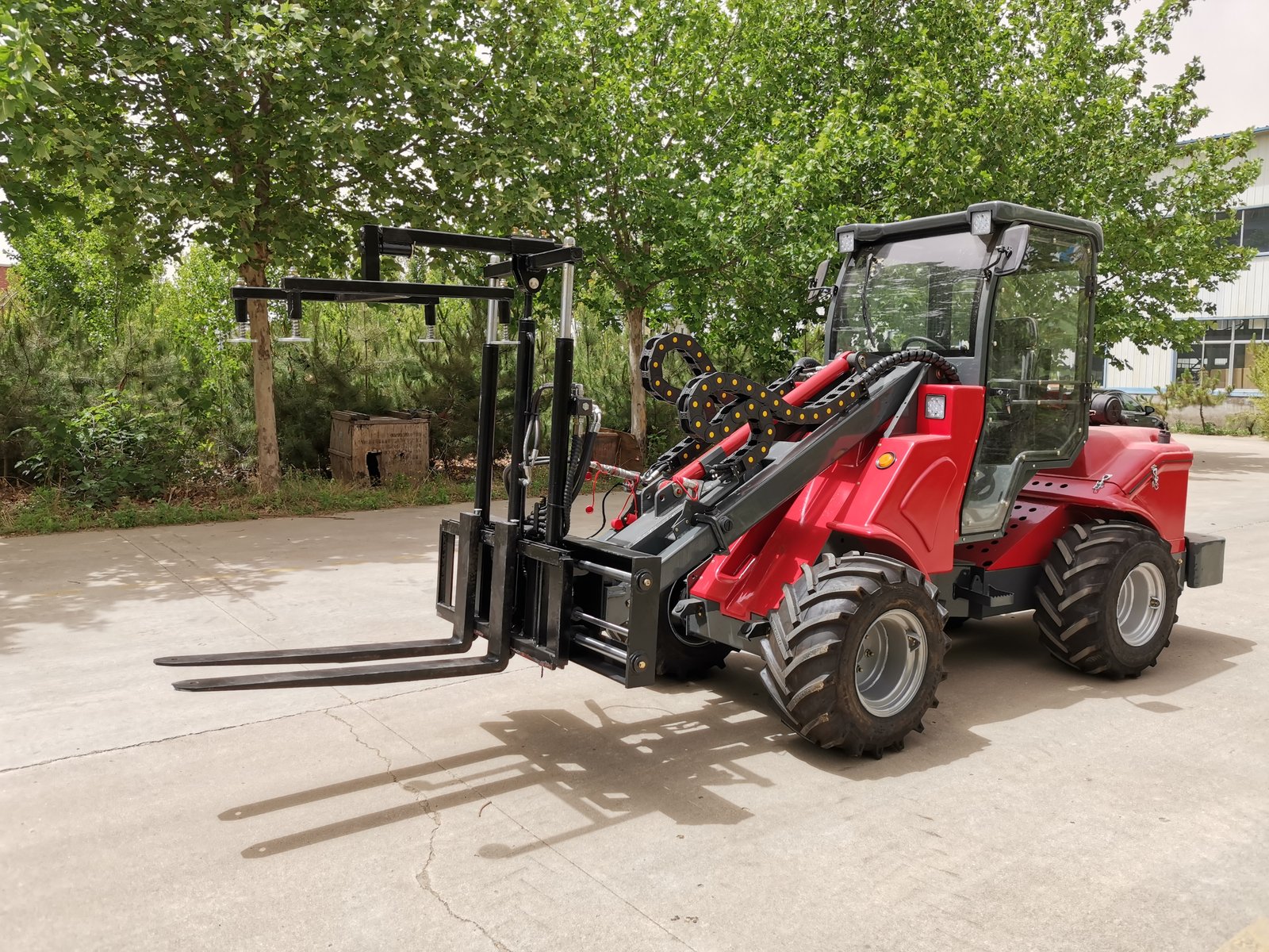 Красный TAIAN DY1150 с вилочным оборудованием